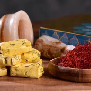 زعفران درجه یک و اعلا به همراه گز زعفرانی